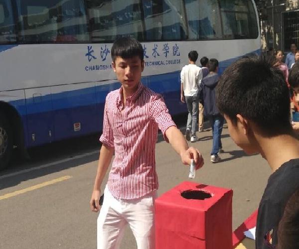 众学子积极响应 众学子积极响应