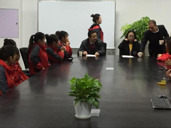 寻院长在实习学生座谈会上 寻院长在实习学生座谈会上