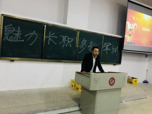 湖南大学生联盟易胜强老师发表讲话 湖南大学生联盟易胜强老师发表讲话