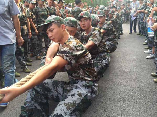 拔河比赛白热化