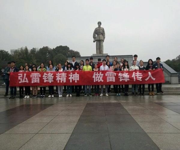 学雷锋精神,做雷锋传人 学雷锋精神,做雷锋传人