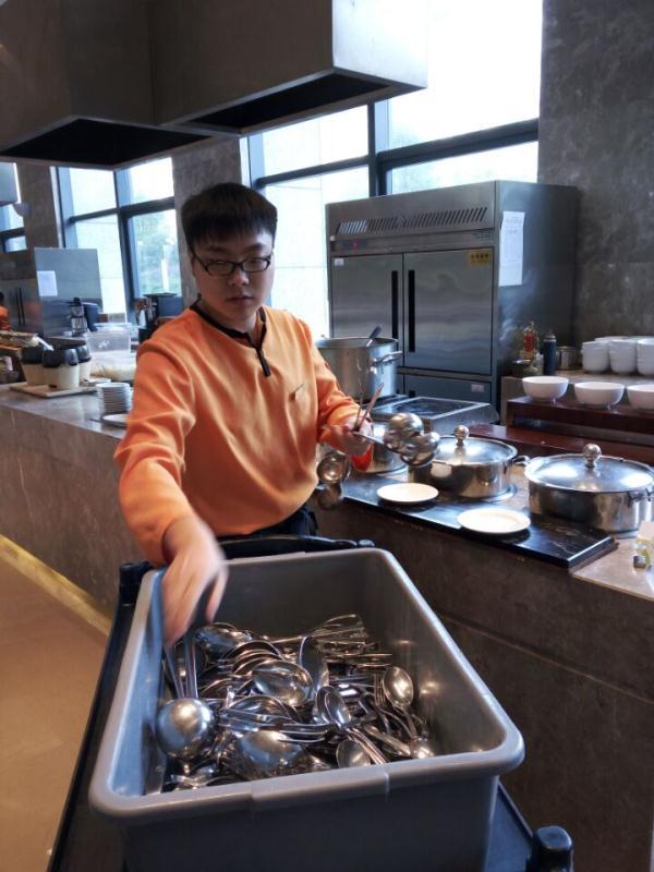 学生在实习岗位上 学生在实习岗位上