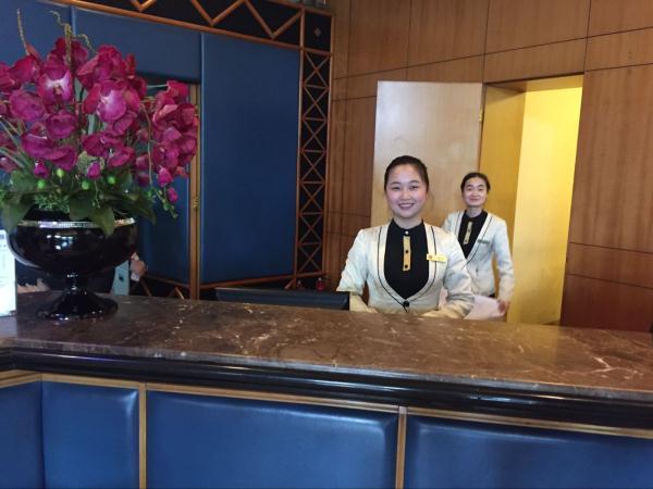 我系实习生在岗位上 我系实习生在岗位上