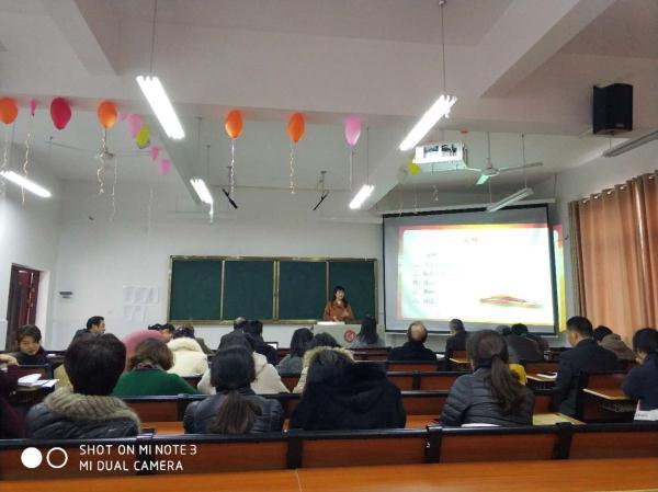 学院纪委书记胡湘梅出席会议并讲话 学院纪委书记胡湘梅出席会议并讲话