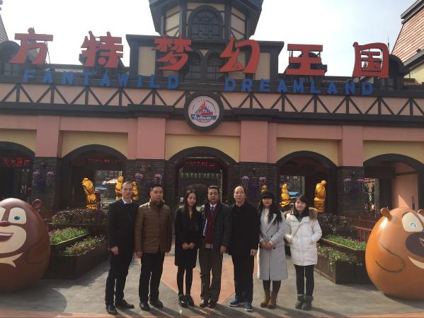 寻院长带队回访方特实习的学生 寻院长带队回访方特实习的学生